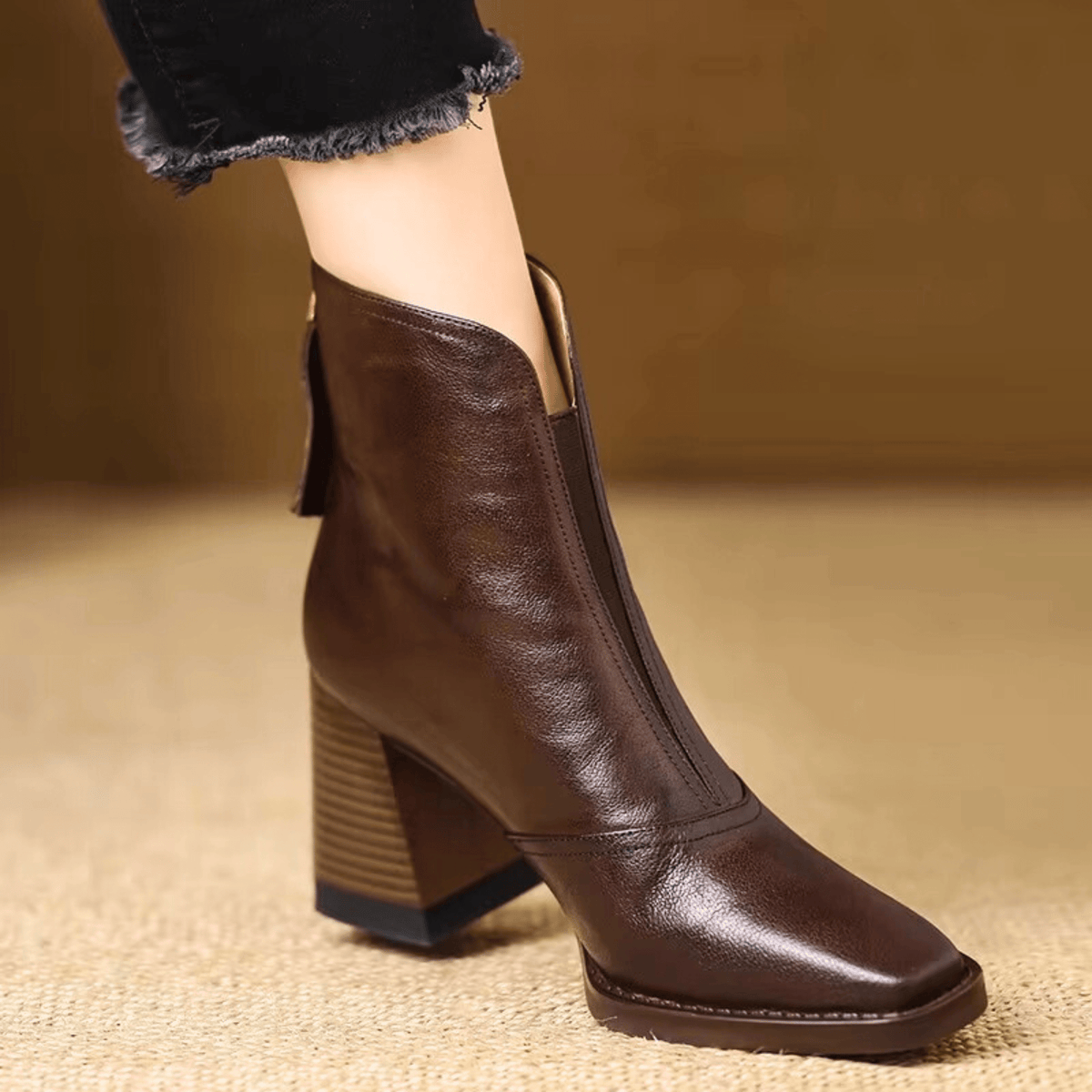 Women's ankle boots with pointed toes, elastic side panels and high block heels