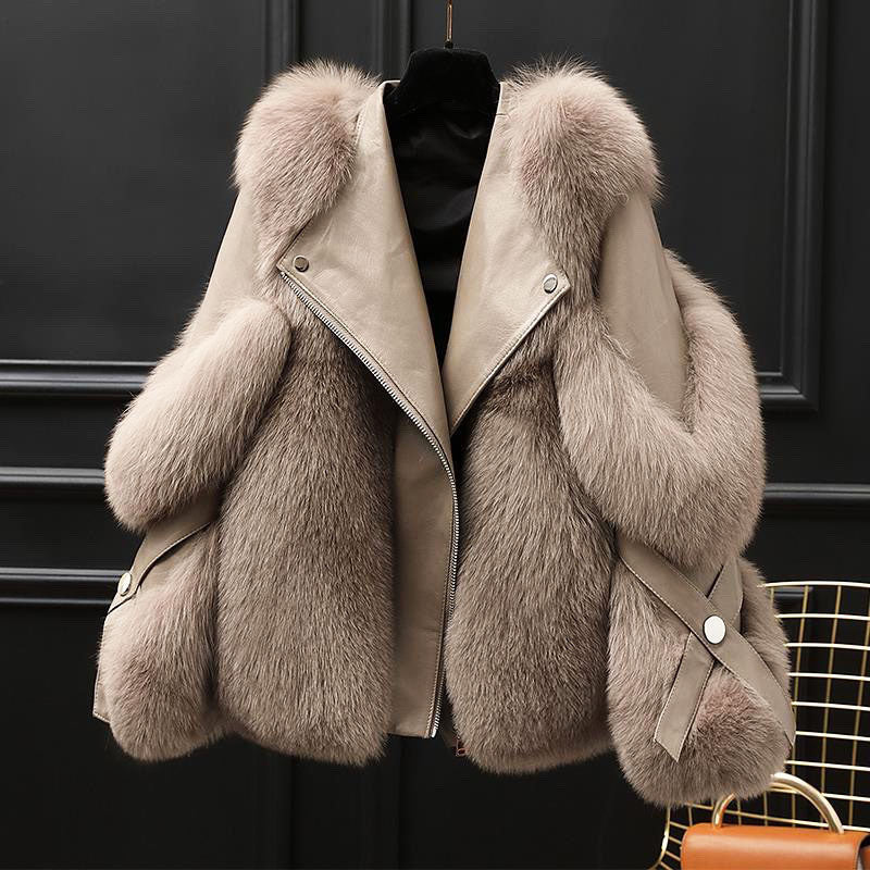 Women's cropped jacket with oversized fur collar and diagonal zip front