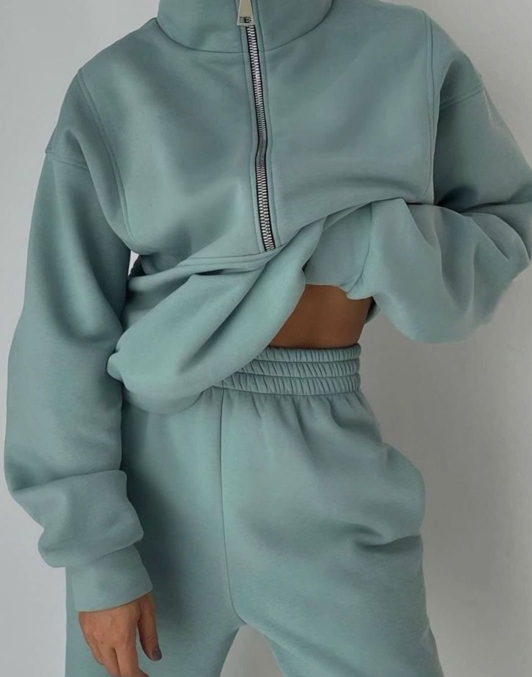 Women's cropped sweatshirt and trousers tracksuit set with raised neck and front zip